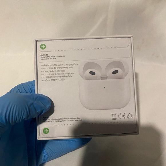 AirPod 3rd Generation - Picture 2 of 4